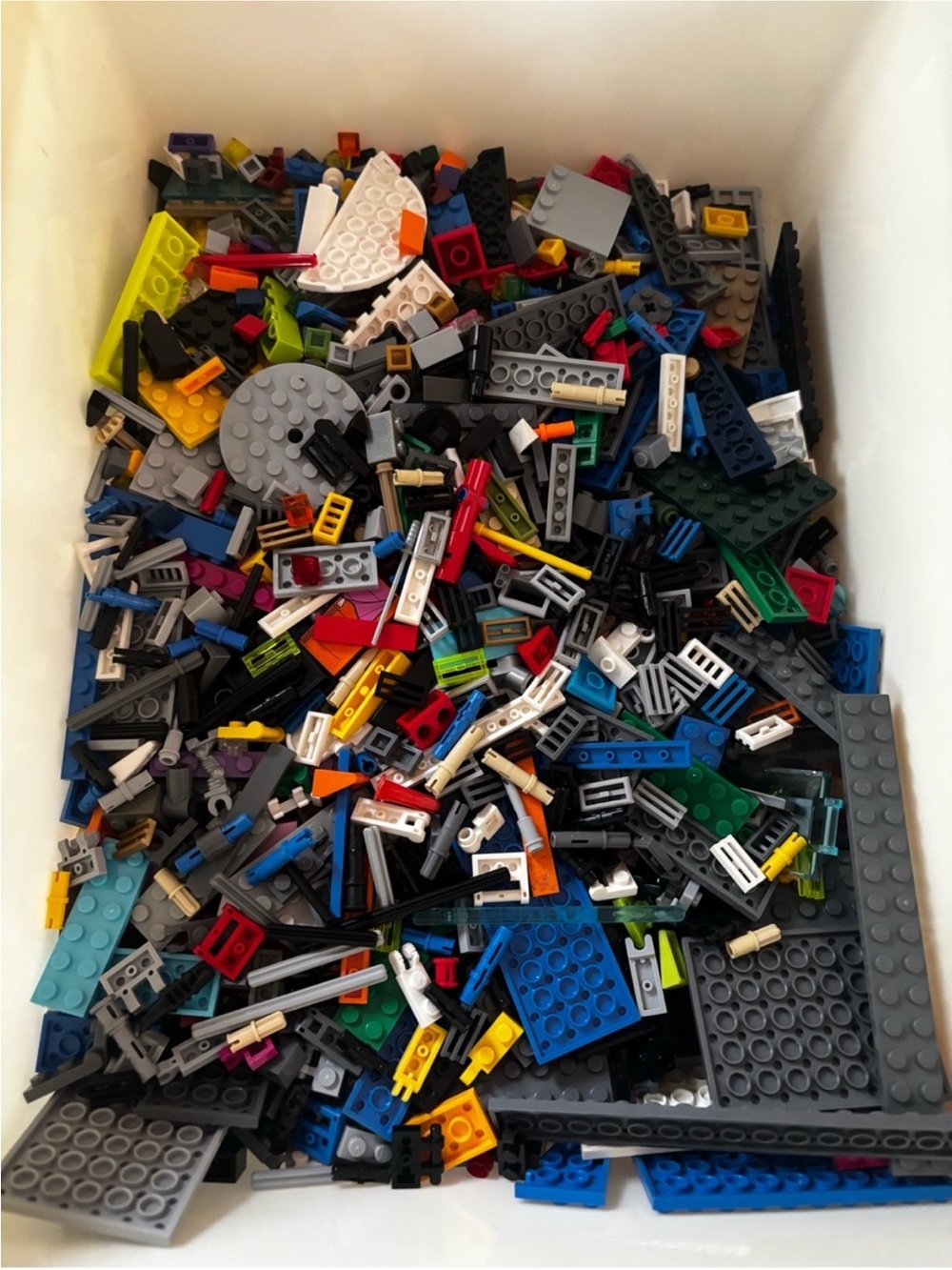 LEGOS with mini figures - Picture 8 of 9
